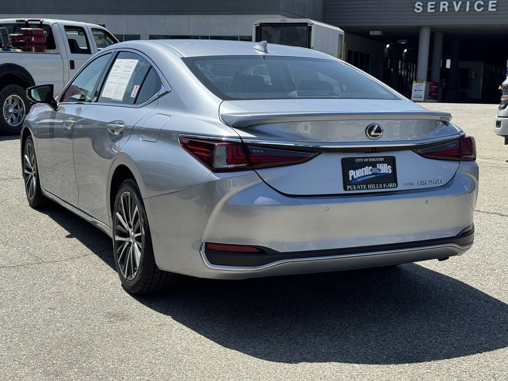 Used 2023 Lexus ES 250 w/ Premium Package AWD/4WD image 4