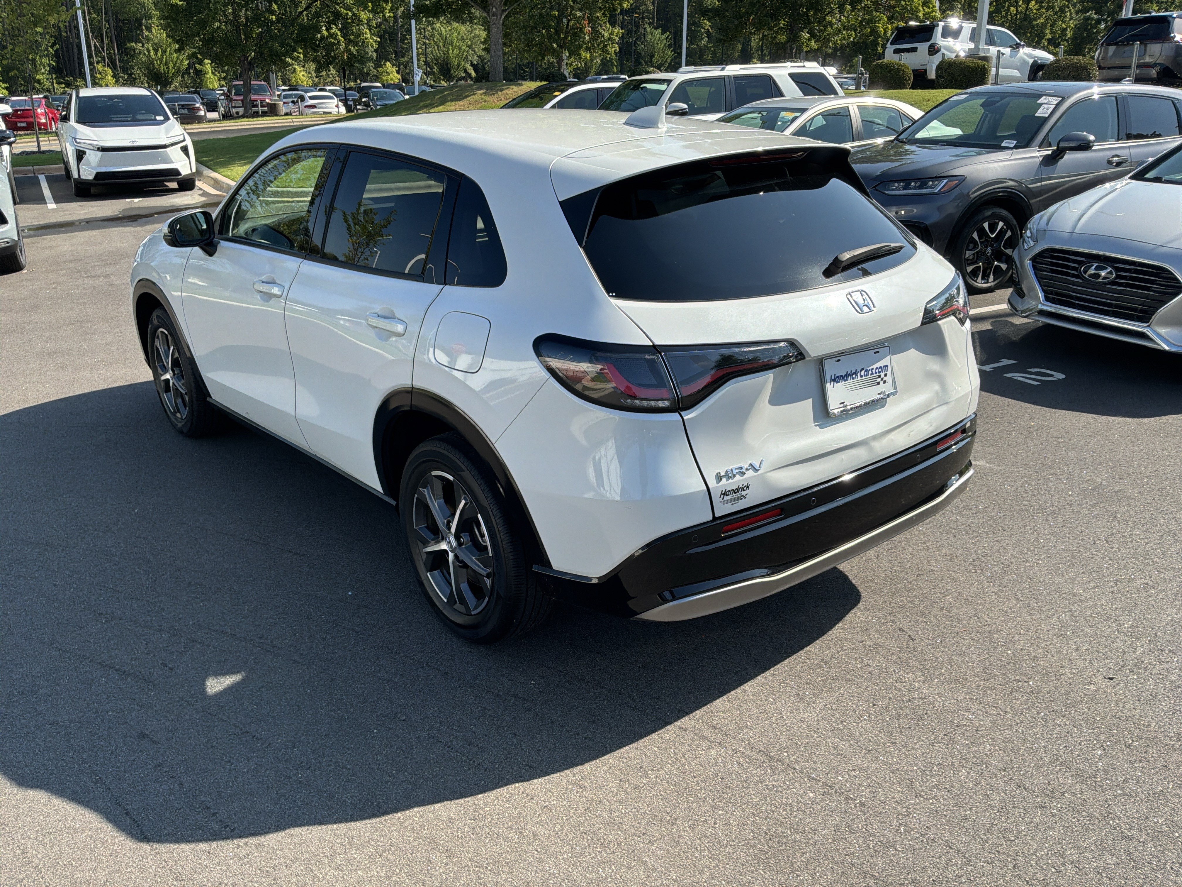 Used 2025 Honda HR-V EX-L image 8