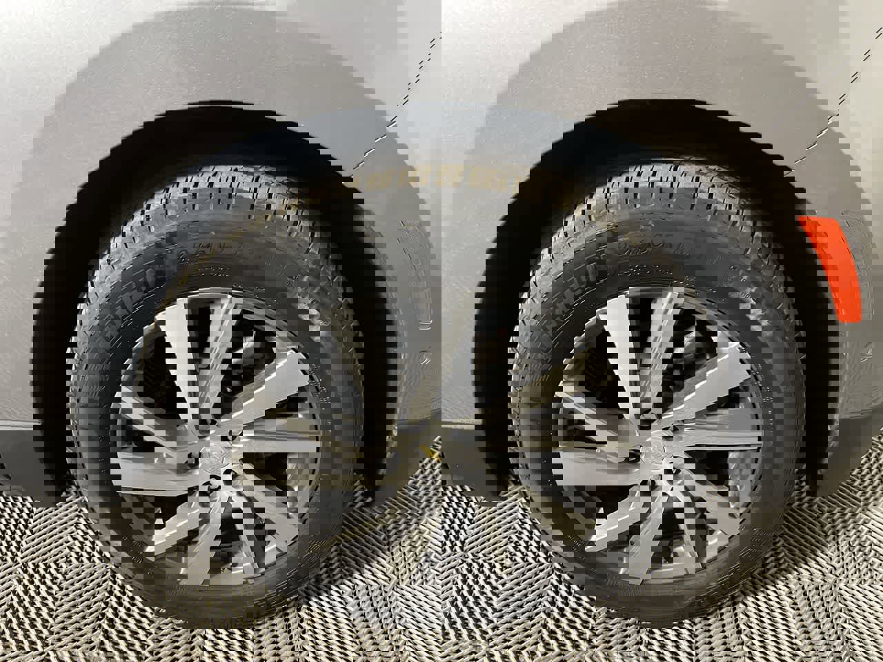 Used 2023 Chevrolet Equinox Premier image 10