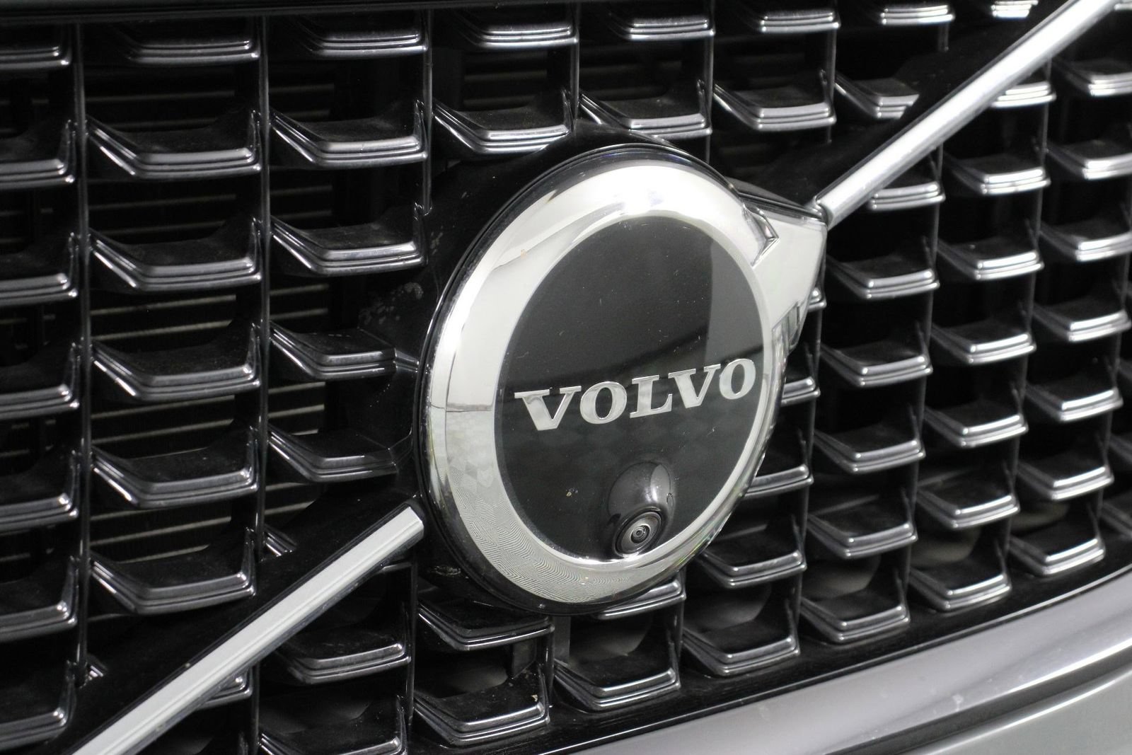 Certified 2024 Volvo XC60 B5 Plus AWD/4WD image 27