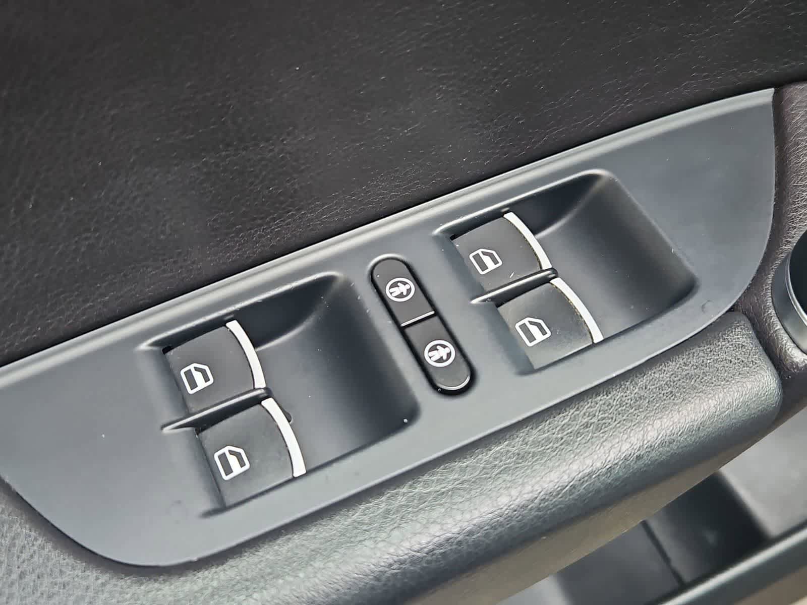 Used 2015 Volkswagen Touareg TDI AWD/4WD image 17
