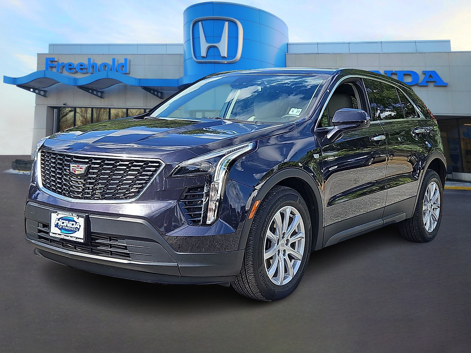 Used 2022 Cadillac XT4 Luxury w/ Cold Weather Package AWD/4WD image 3