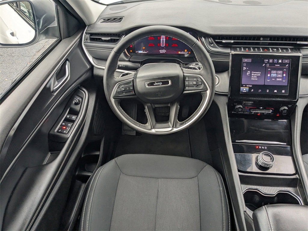 Used 2024 Jeep Grand Cherokee Laredo X image 20