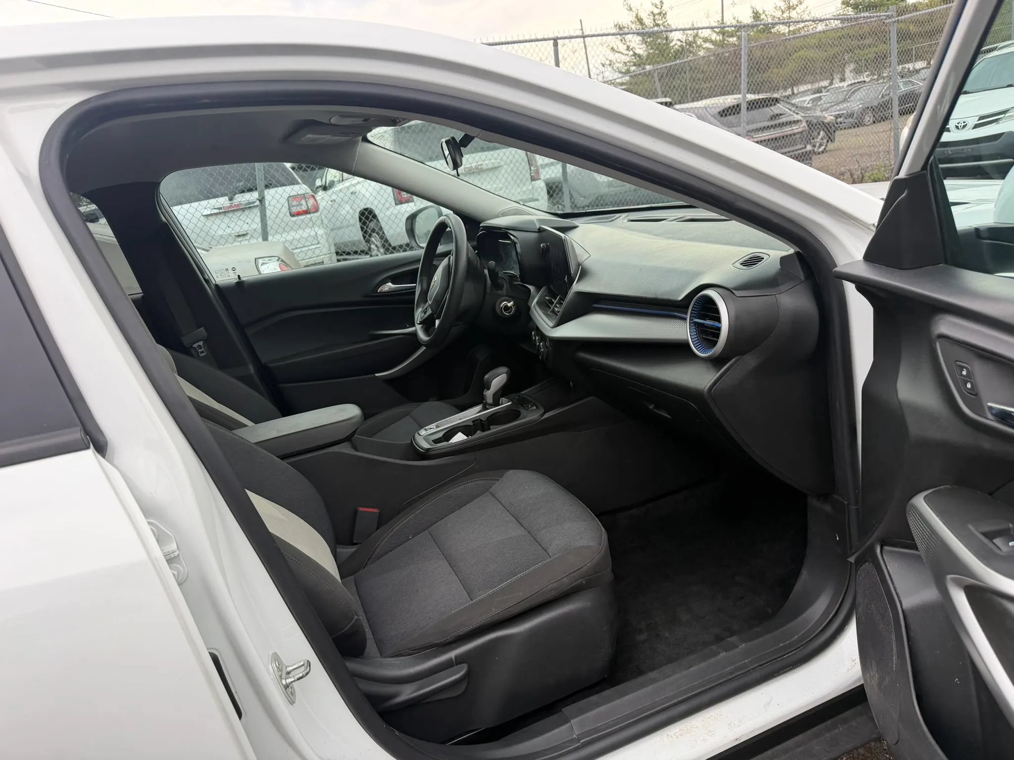 Used 2024 Chevrolet Trax LS w/ LS Convenience Package FWD image 25
