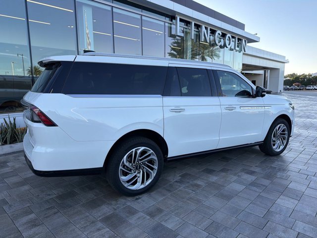 Certified 2026 Lincoln Navigator L Reserve AWD/4WD image 2