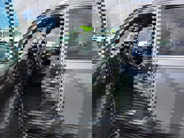 Used 2022 Chevrolet Suburban LT image 9