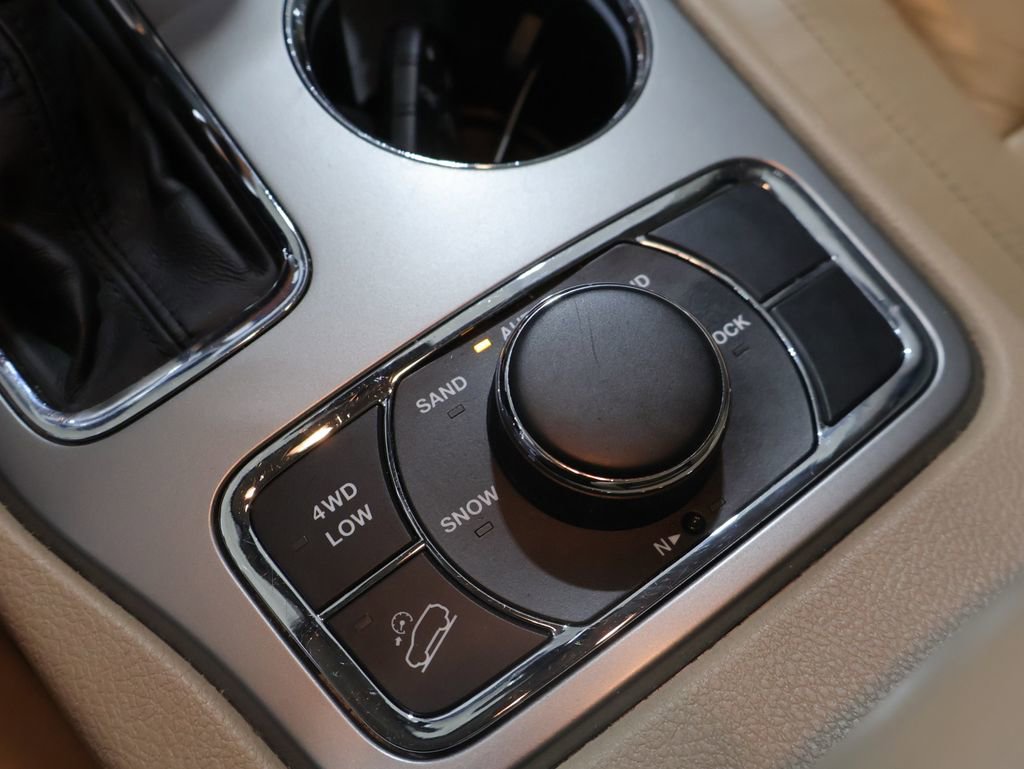 Used 2018 Jeep Grand Cherokee Limited image 33