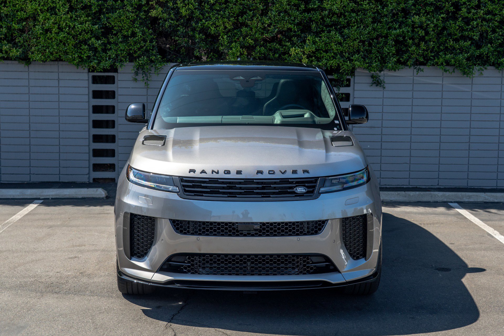 Used 2024 Land Rover Range Rover Sport image 2