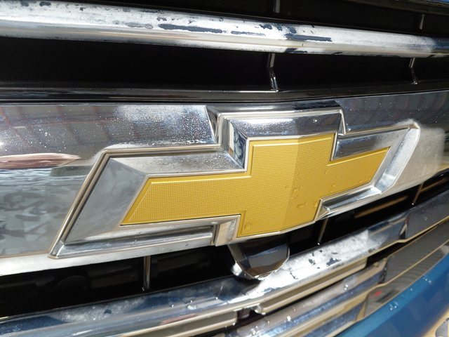 Used 2025 Chevrolet Suburban Premier AWD/4WD image 13