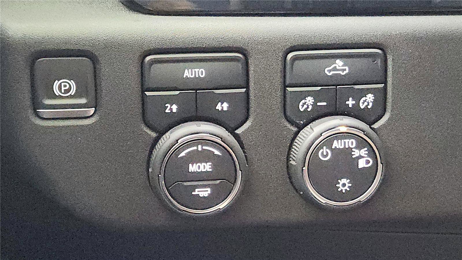 Used 2023 Chevrolet Silverado 1500 LT image 35