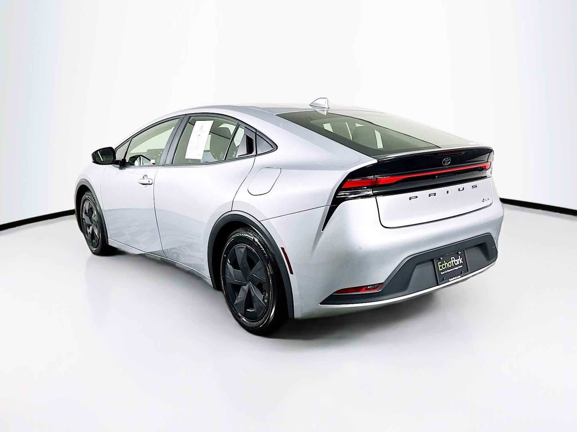 Used 2025 Toyota Prius LE image 5