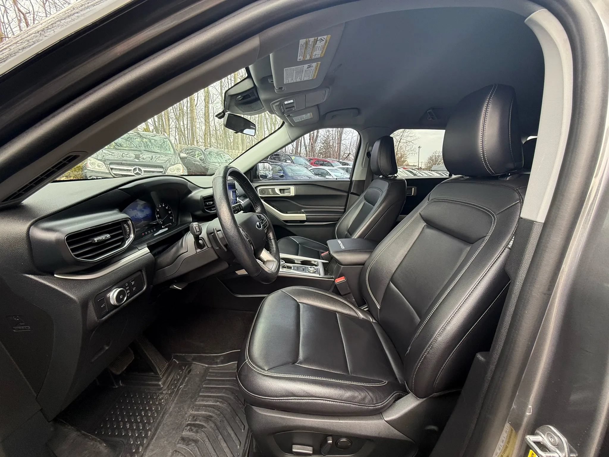 Used 2021 Ford Explorer XLT w/ Equipment Group 202A AWD/4WD image 11
