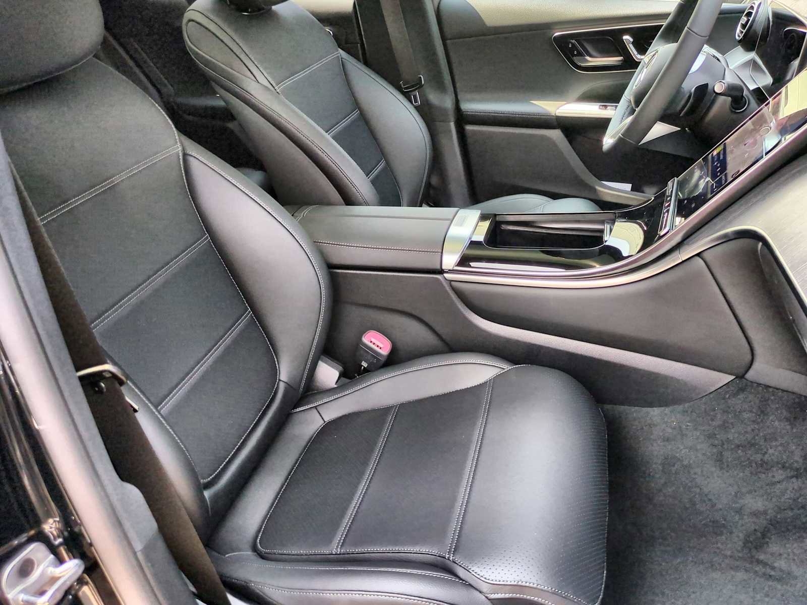 Used 2025 Mercedes-Benz GLC 300 4MATIC image 24