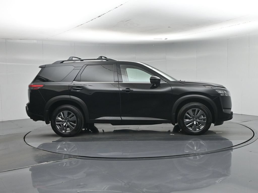 Used 2025 Nissan Pathfinder SV w/ SV Premium Package AWD/4WD image 32
