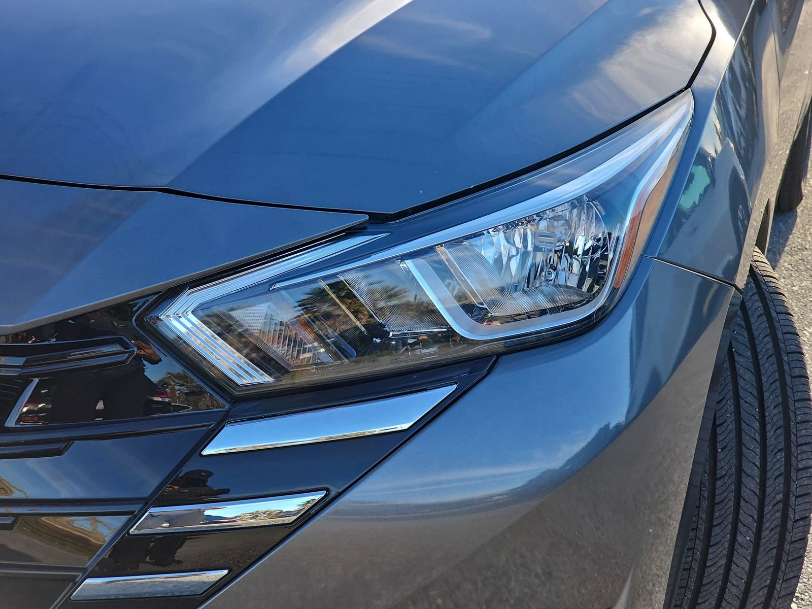 Used 2023 Nissan Versa SV image 31