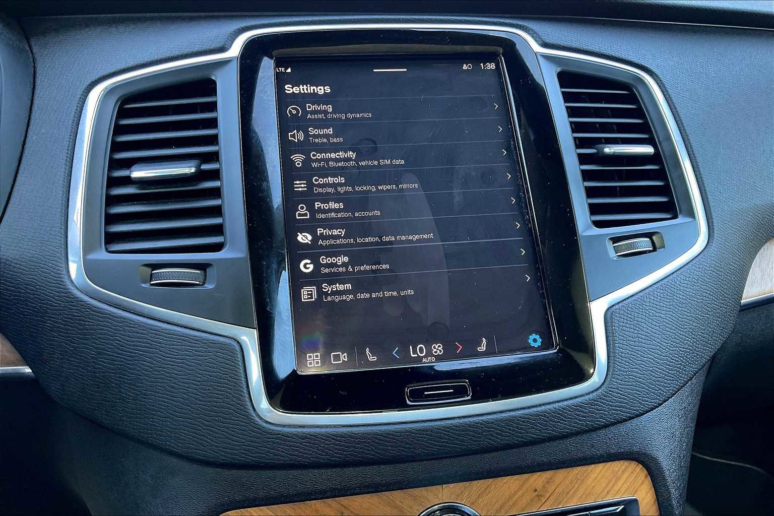 Used 2023 Volvo XC90 T8 Core image 39