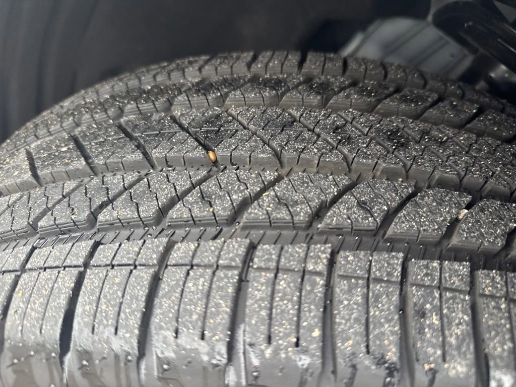 Used 2023 Ford Explorer Limited w/ Limited Technology Package image 32