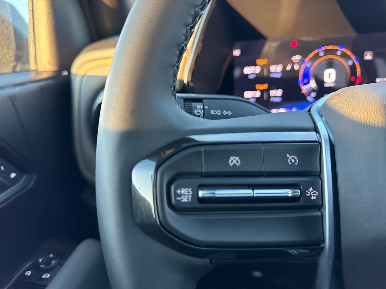 Used 2025 Chevrolet Colorado ZR2 w/ Technology Package image 27