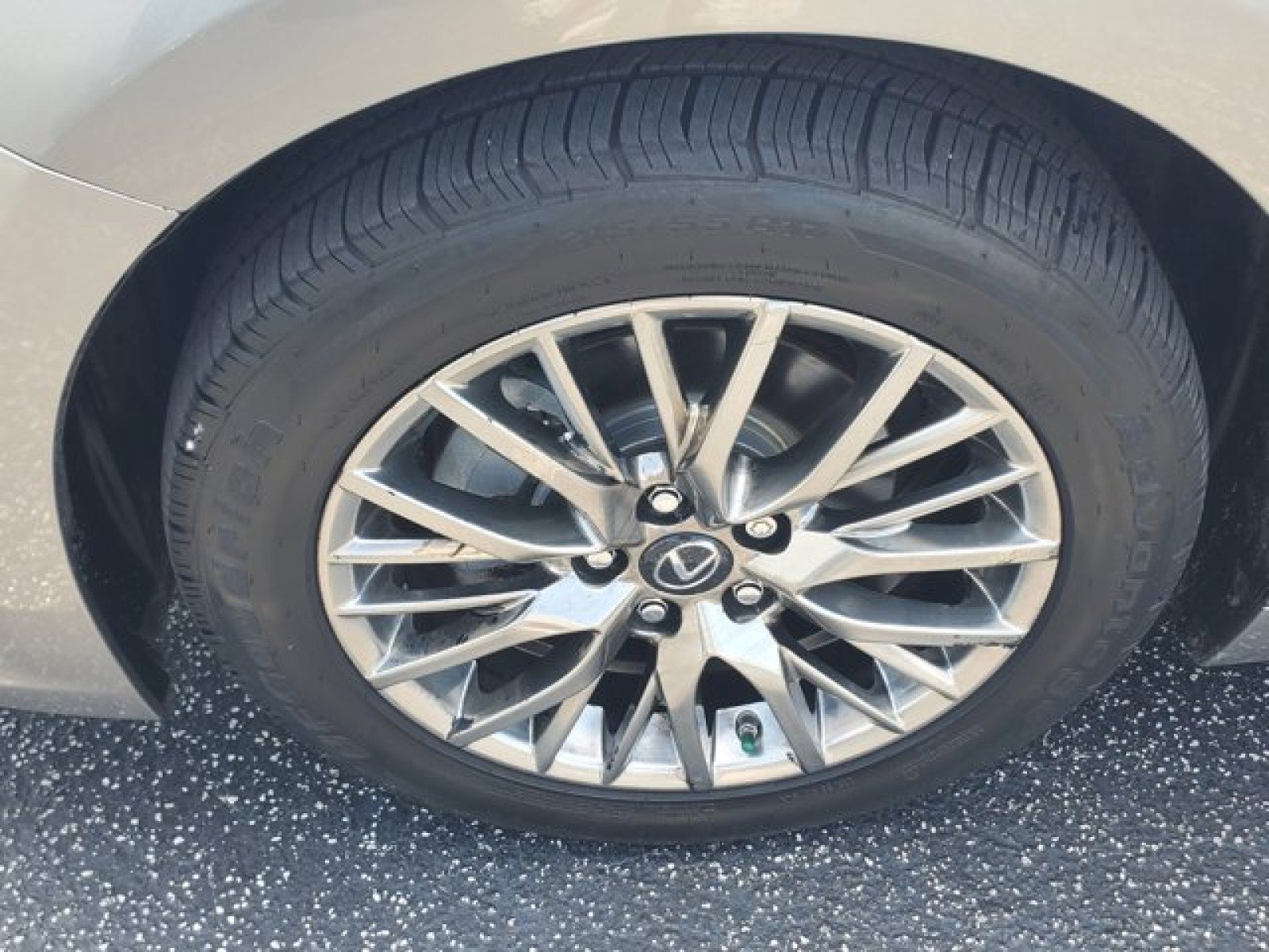 Used 2015 Lexus ES 300h w/ Navigation System Package FWD image 5