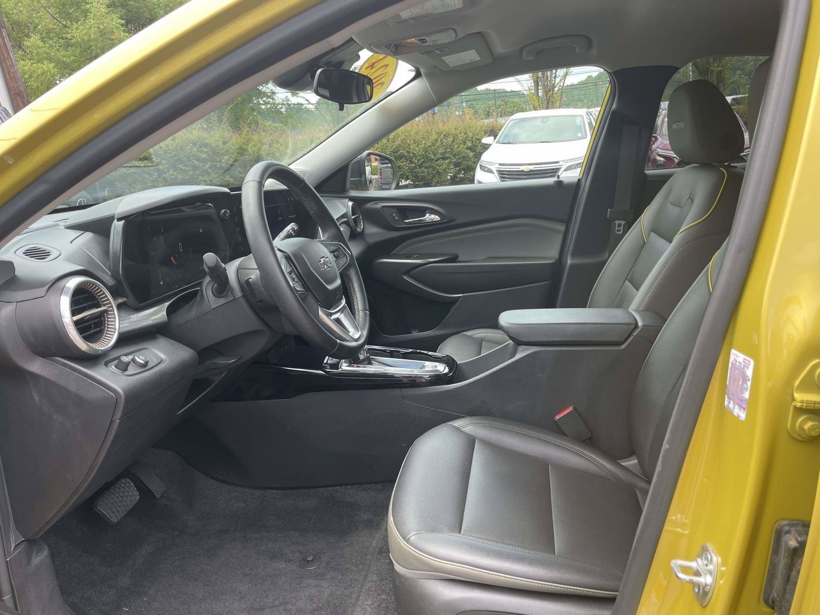 Used 2024 Chevrolet Trax ACTIV w/ Driver Confidence Package FWD image 4