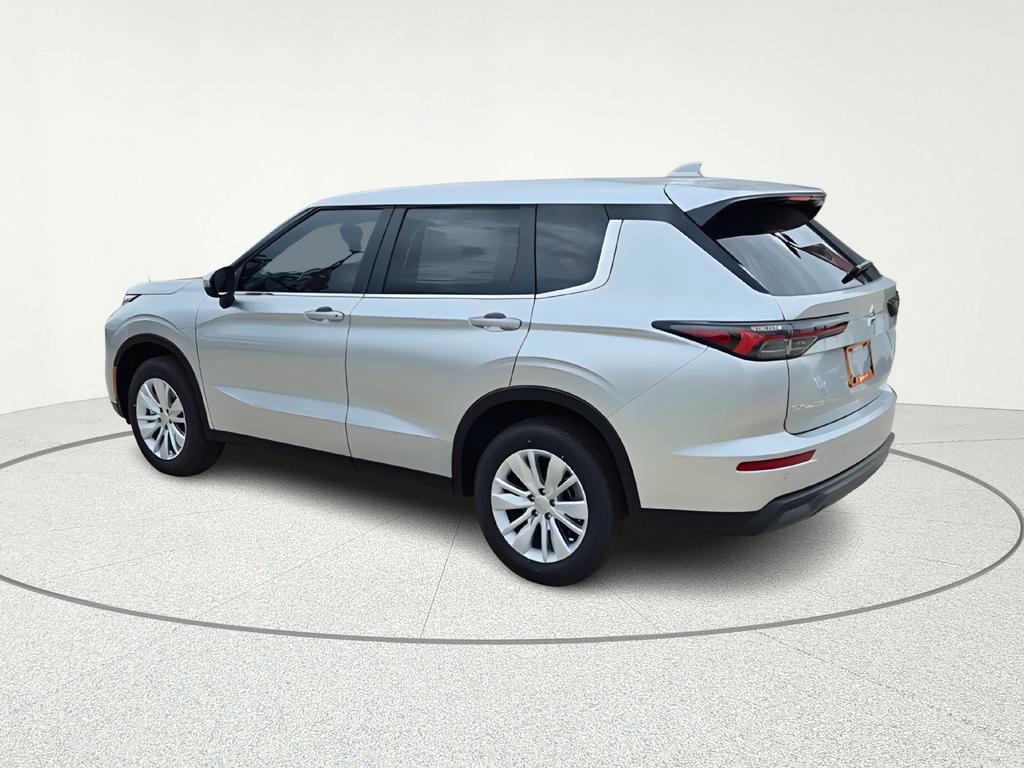New 2026 Mitsubishi Outlander ES image 4
