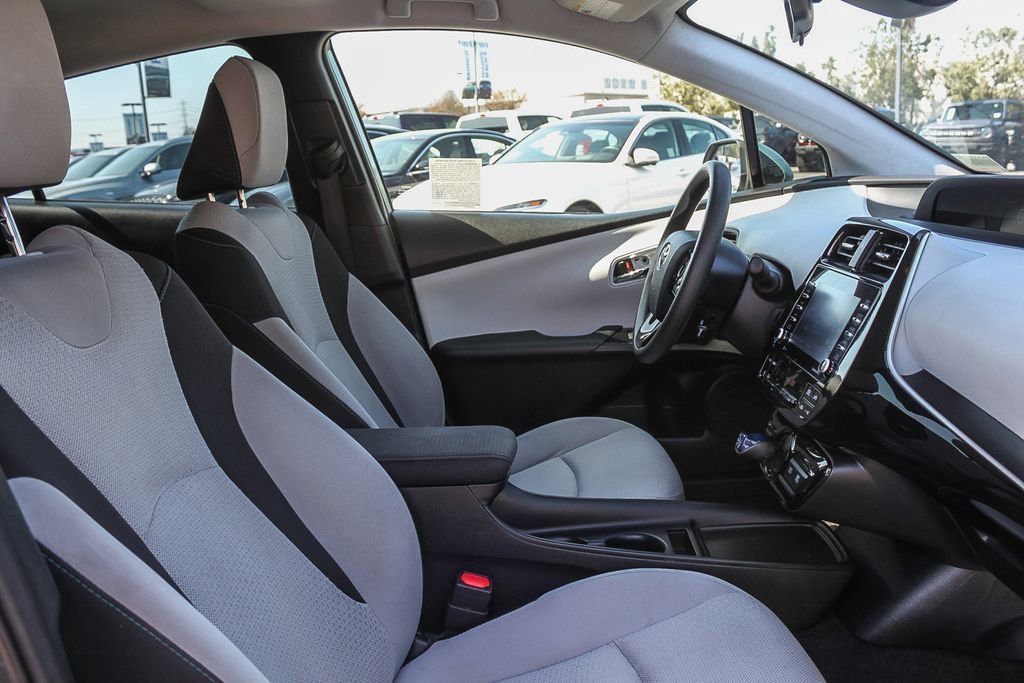 Used 2022 Toyota Prius LE image 21