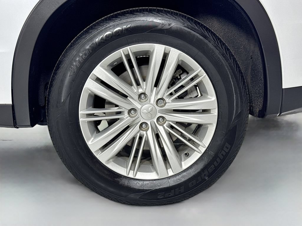 Used 2024 Mitsubishi Outlander ES AWD/4WD image 9