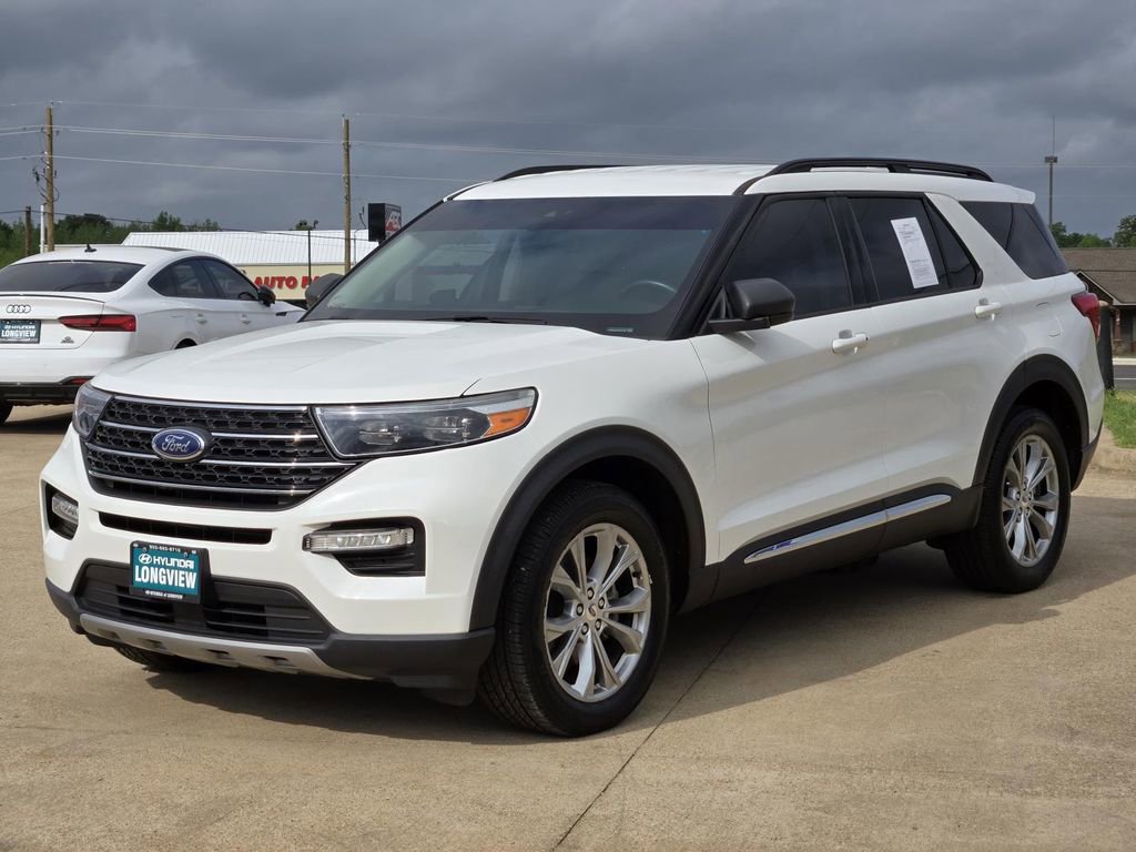Used 2023 Ford Explorer XLT w/ Equipment Group 202A image 3