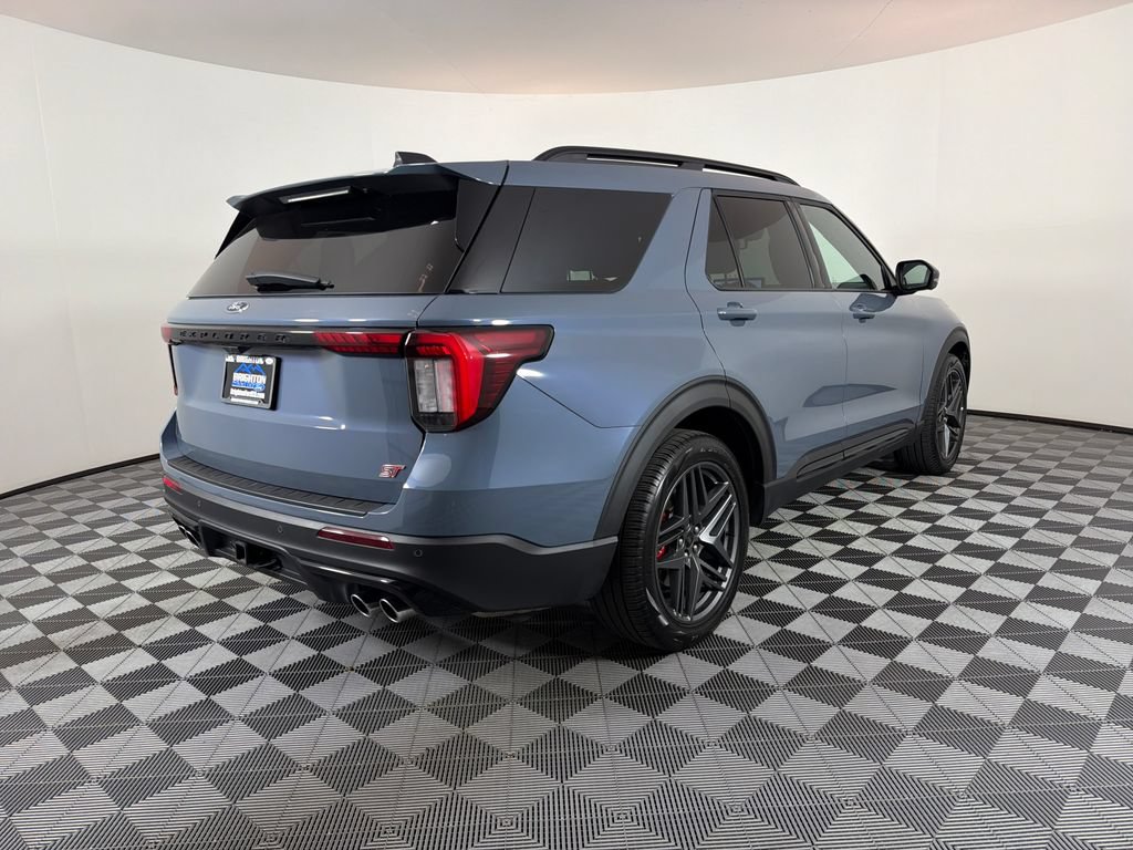 Used 2025 Ford Explorer ST AWD/4WD image 3