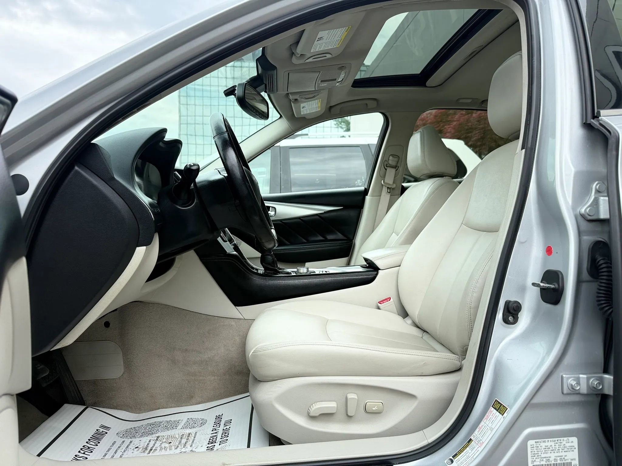 Used 2019 INFINITI Q50 Luxe w/ Essential Package (3.0T Luxe) AWD/4WD image 9