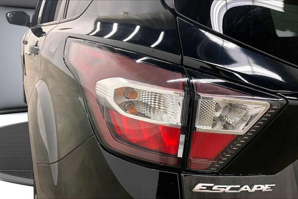 Used 2018 Ford Escape SE w/ SE Sport Appearance Package AWD/4WD image 22