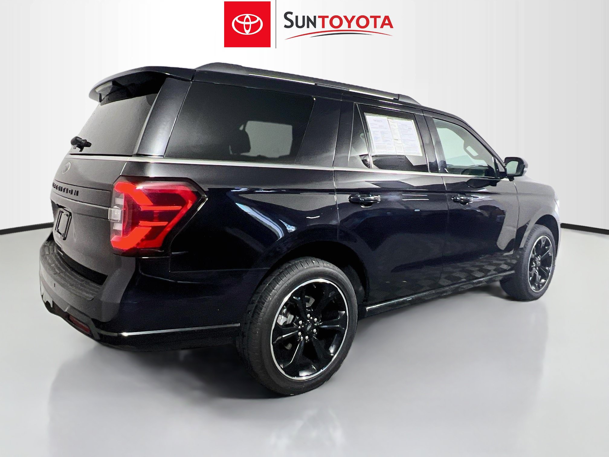 Used 2023 Ford Expedition Limited AWD/4WD image 4