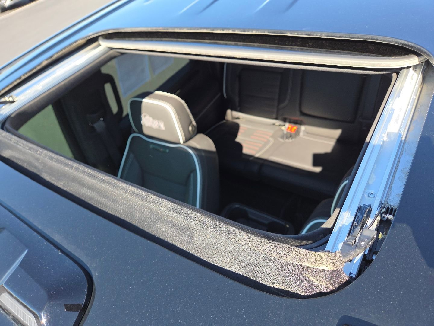 Used 2024 GMC Sierra 2500 AT4X w/ AT4X AEV Edition image 3