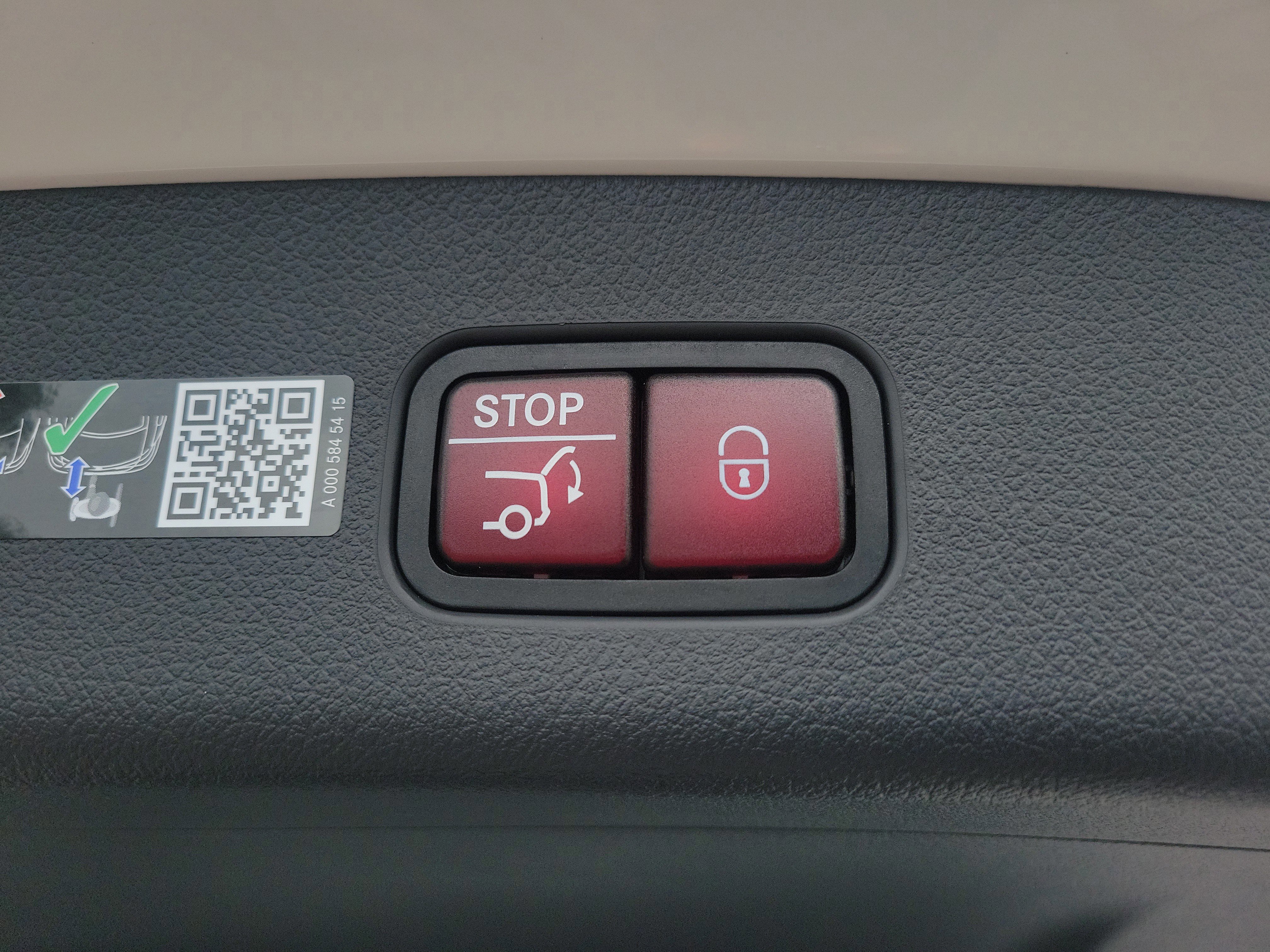 Certified 2025 Mercedes-Benz GLC 300 image 9