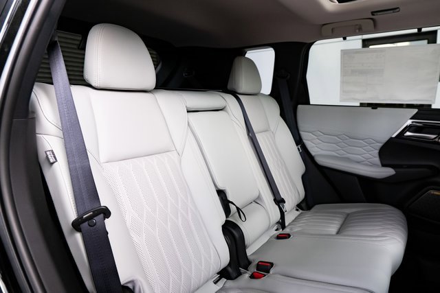 New 2025 Mitsubishi Outlander AWD image 28