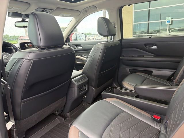 Used 2022 Nissan Pathfinder Platinum w/ Cargo Package FWD image 17