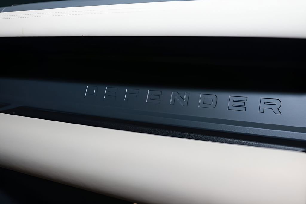 Used 2023 Land Rover Defender 110 X-Dynamic SE image 22