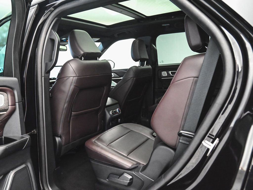 Used 2025 Ford Explorer Platinum w/ LUX Leather Package AWD/4WD image 33