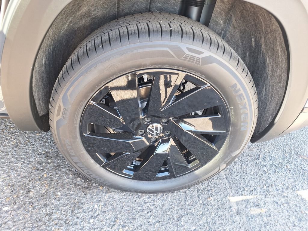 New 2026 Volkswagen Atlas Cross Sport SE image 22