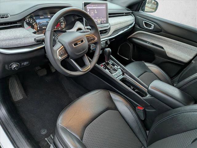 Used 2024 Jeep Compass Latitude image 10