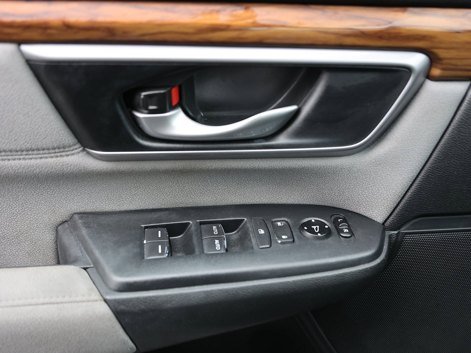 Used 2017 Honda CR-V EX image 33