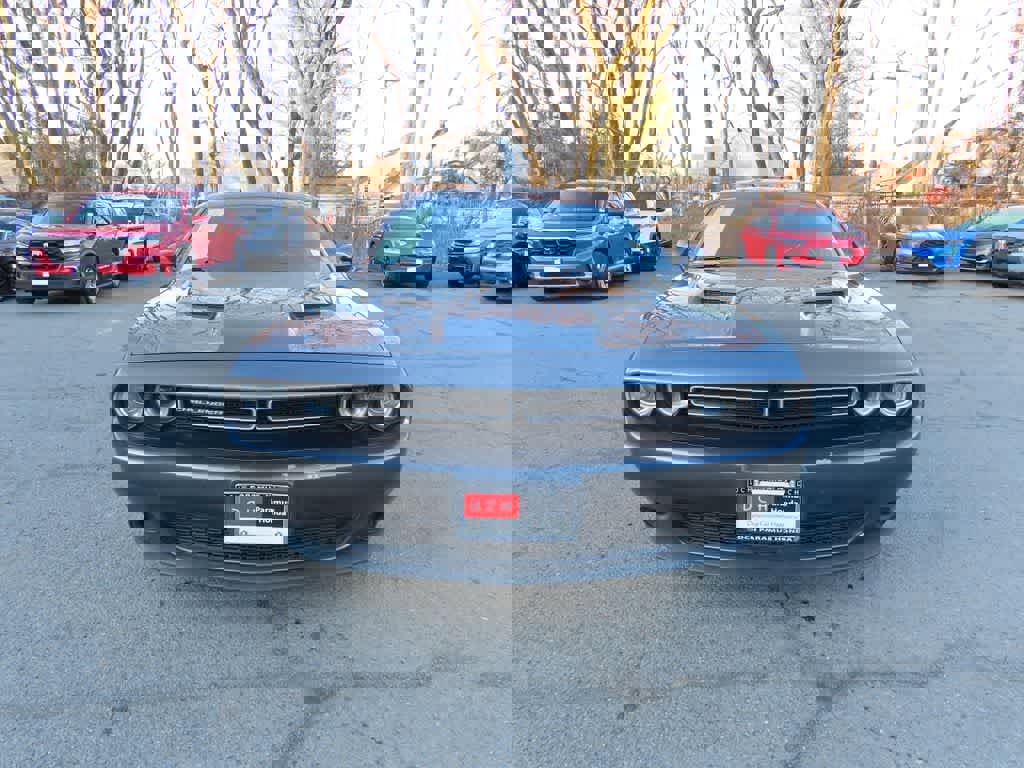 Used 2019 Dodge Challenger SXT image 6