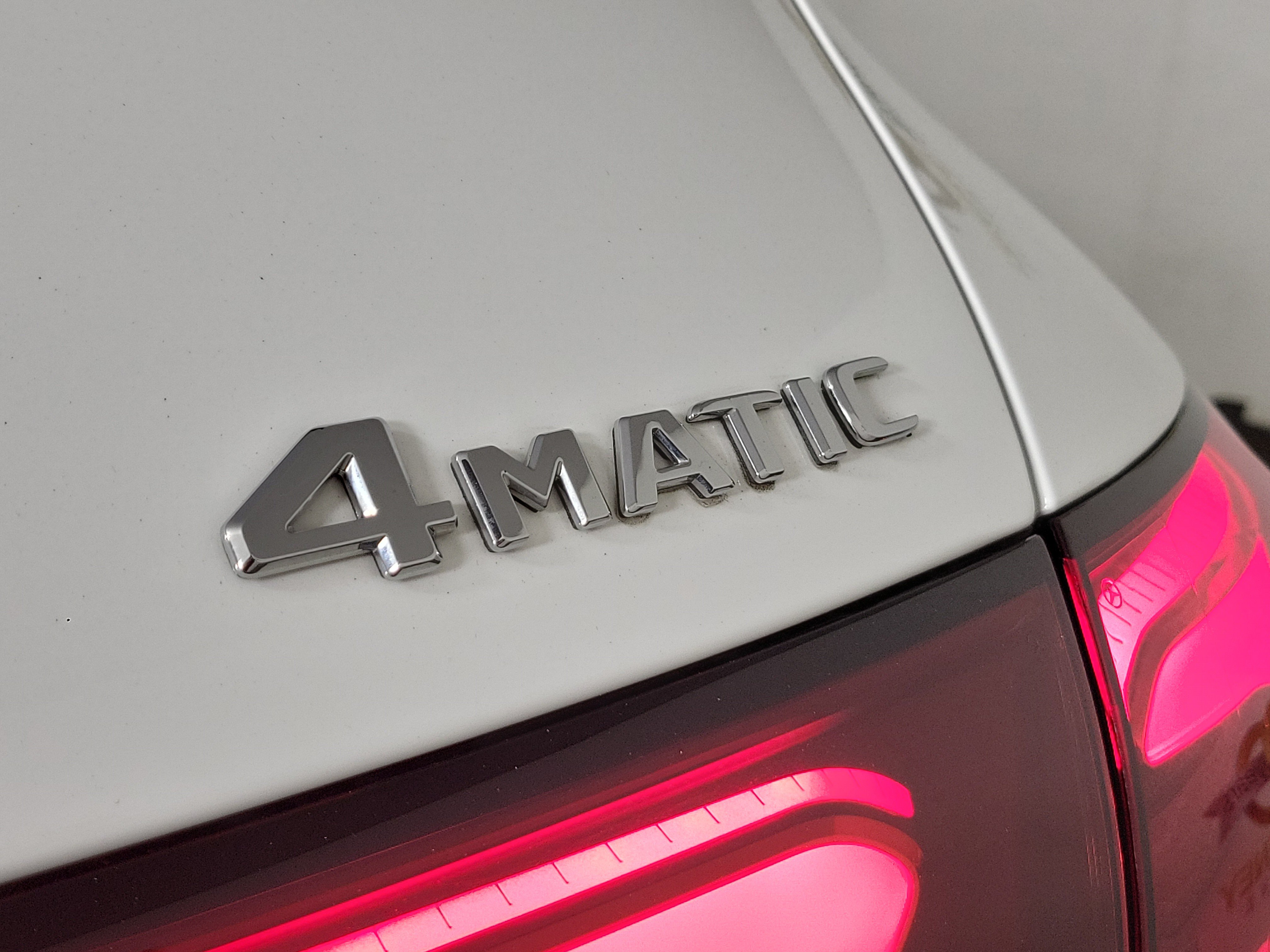 Used 2025 Mercedes-Benz GLC 300 4MATIC image 24