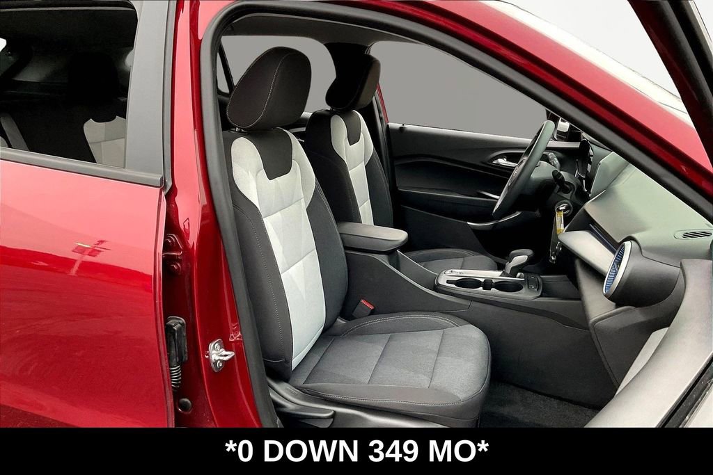 Used 2025 Chevrolet Trax LS image 30
