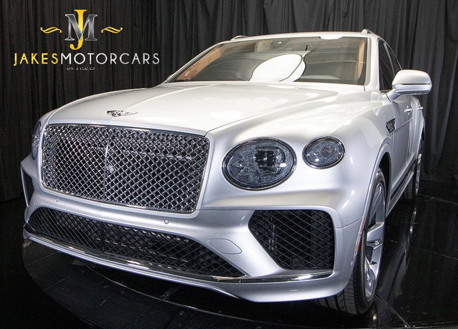 Used 2023 Bentley Bentayga Plug-In Hybrid image 27