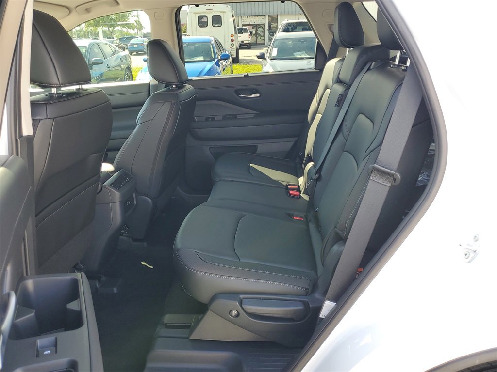 New 2025 Nissan Pathfinder SL image 6