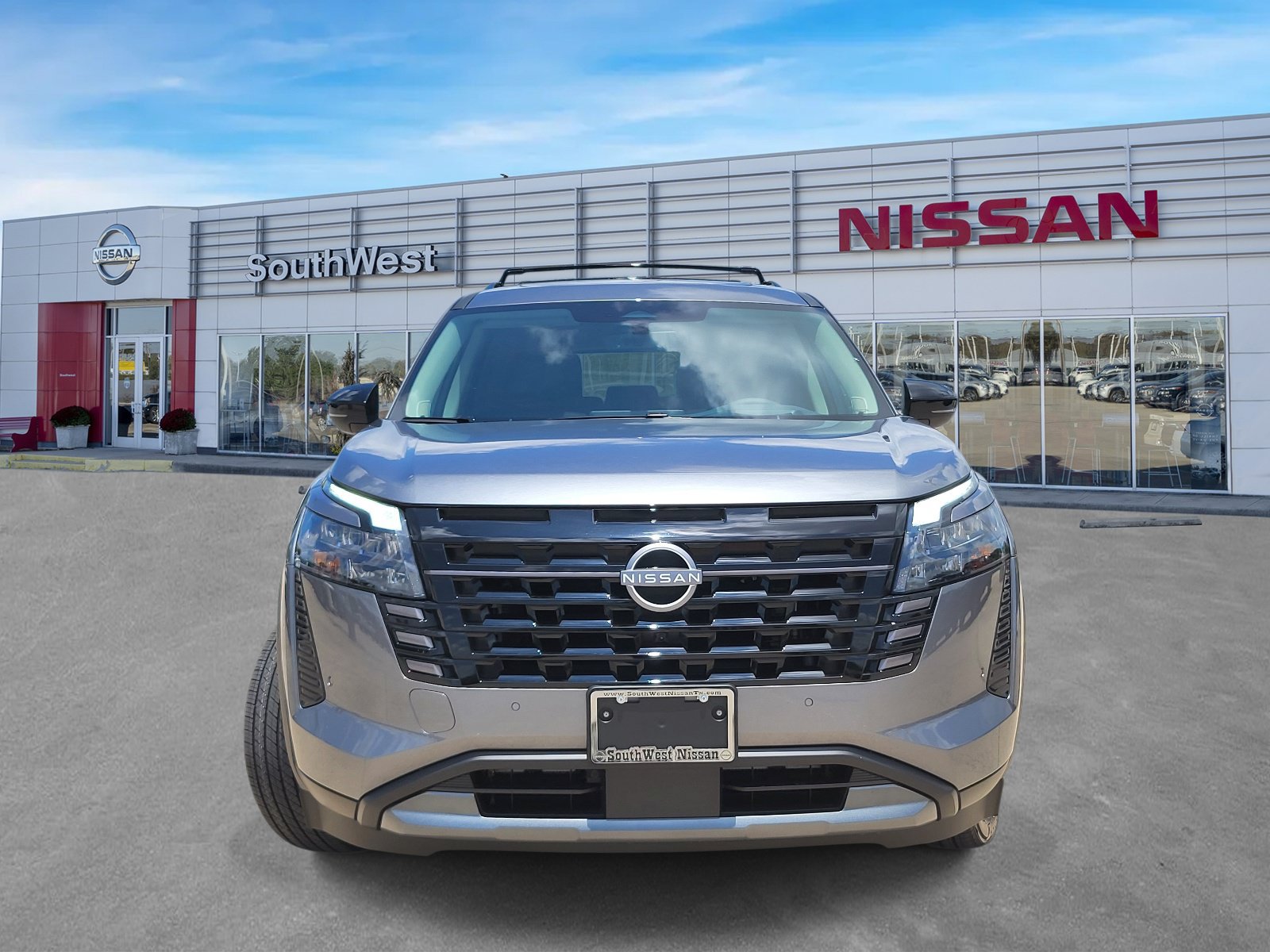 New 2026 Nissan Pathfinder Platinum w/ Accent Package FWD image 2