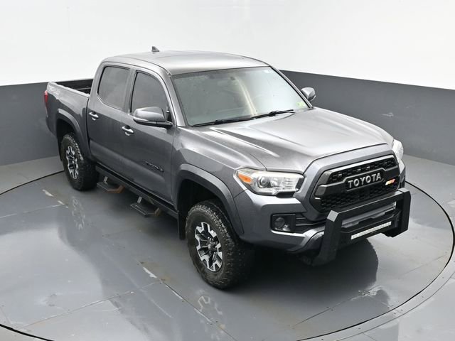Used 2016 Toyota Tacoma TRD Off-Road w/ Premium & Technology Package AWD/4WD image 19