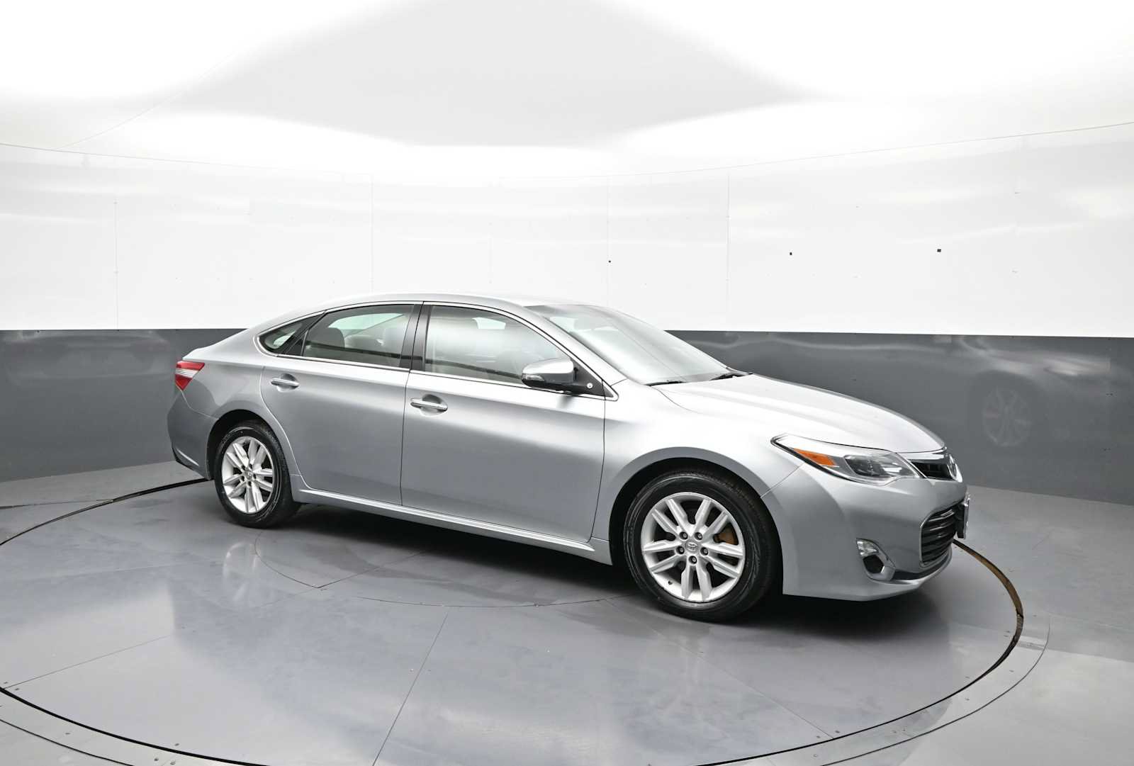 Used 2015 Toyota Avalon XLE FWD image 6