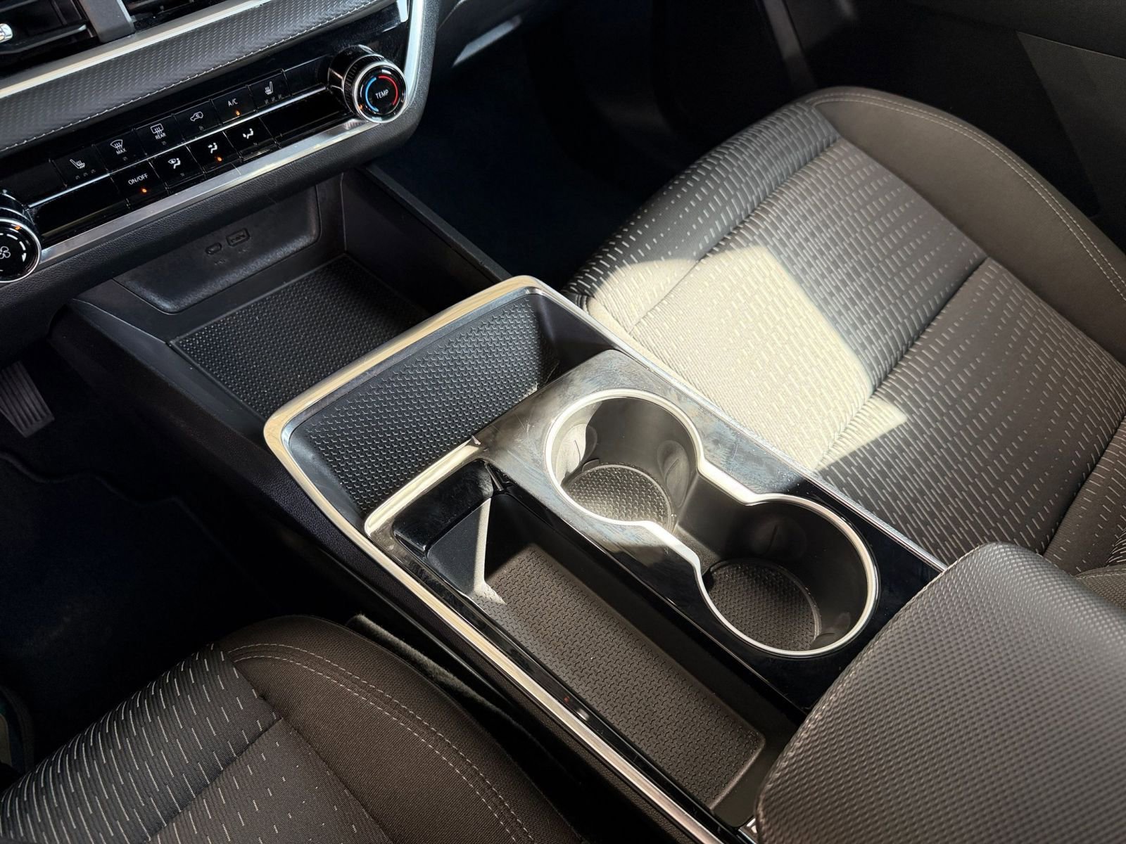 Used 2025 Chevrolet Equinox LT image 40